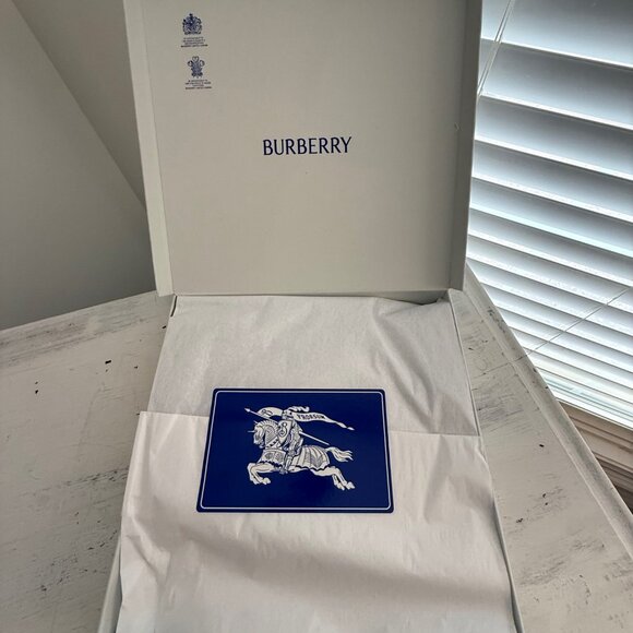 Burberry Cashmere Scarf - Unisex - Picture 4 of 5